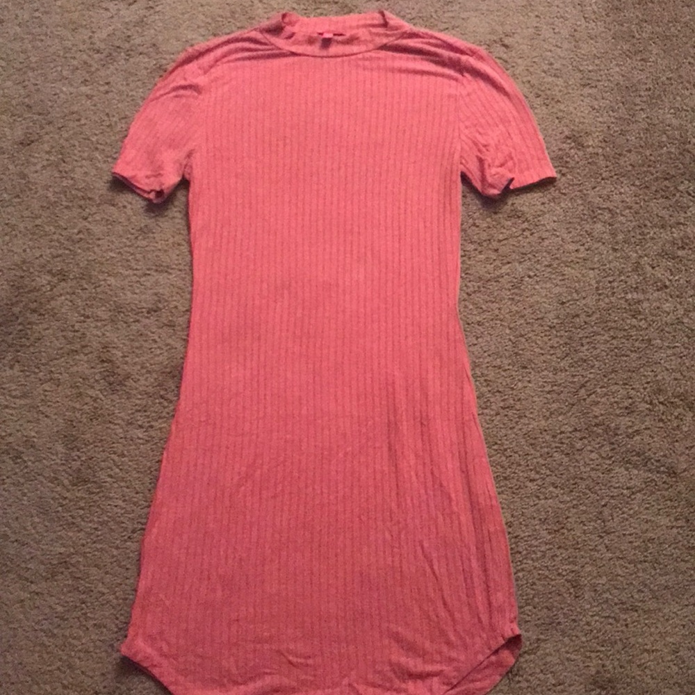 Very cute fitted dress!